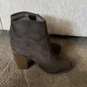 Journee Collection Gray Link Bootie BRAND NEW